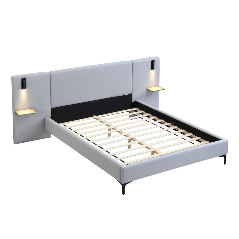 Cama con plataforma de lino gris, estructura grande tapizada con respaldo alado, luces de noche y estantes de almacenamiento