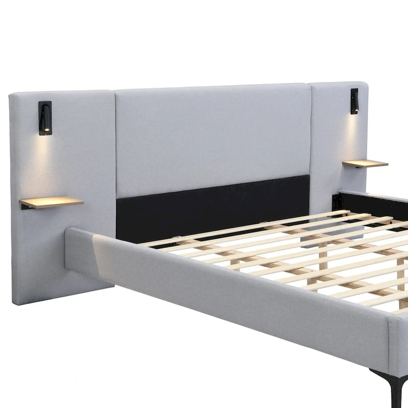 Cama con plataforma de lino gris, estructura grande tapizada con respaldo alado, luces de noche y estantes de almacenamiento