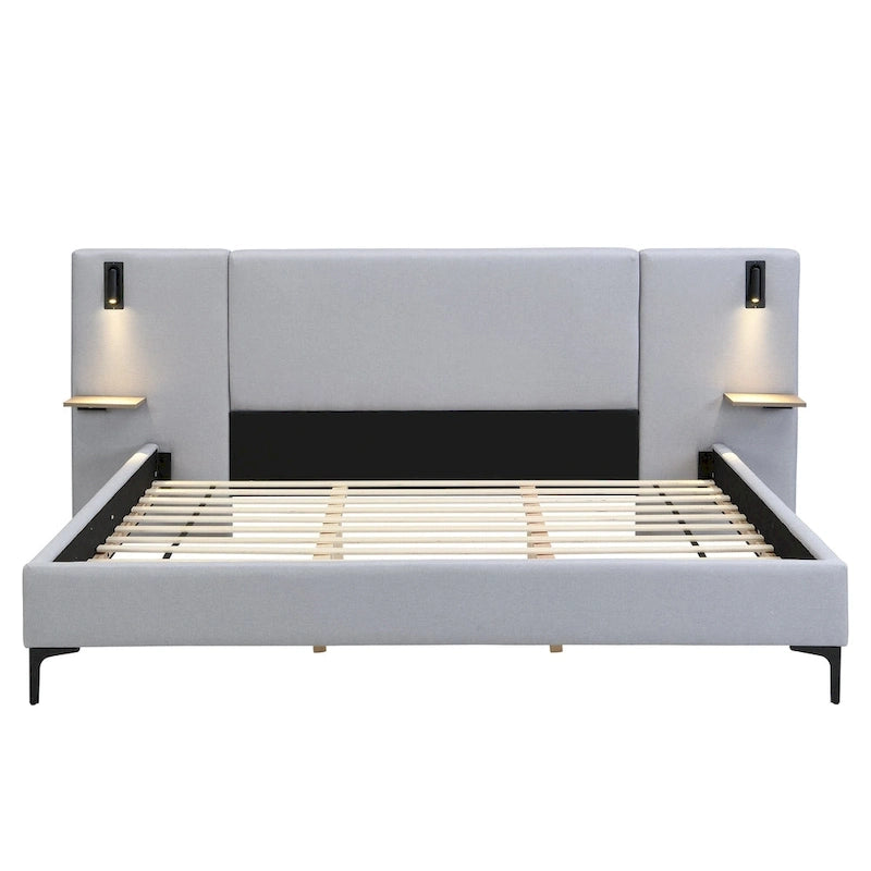 Cama con plataforma de lino gris, estructura grande tapizada con respaldo alado, luces de noche y estantes de almacenamiento