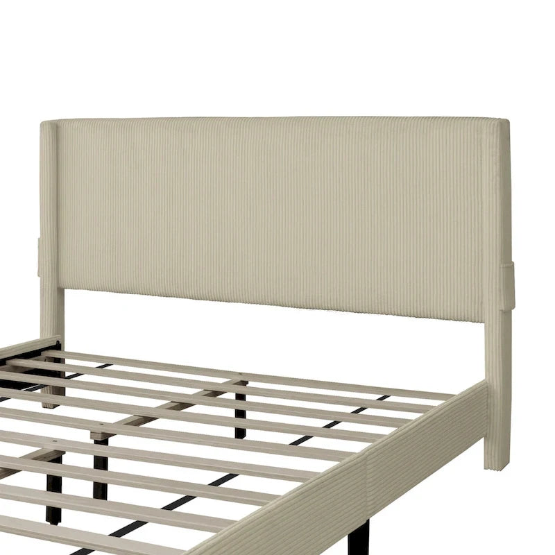 Beiges Queensize-Plattformbett mit Cord-Samtbezug, Ohrensessel-Kopfteil und Stauraum im Fußteil