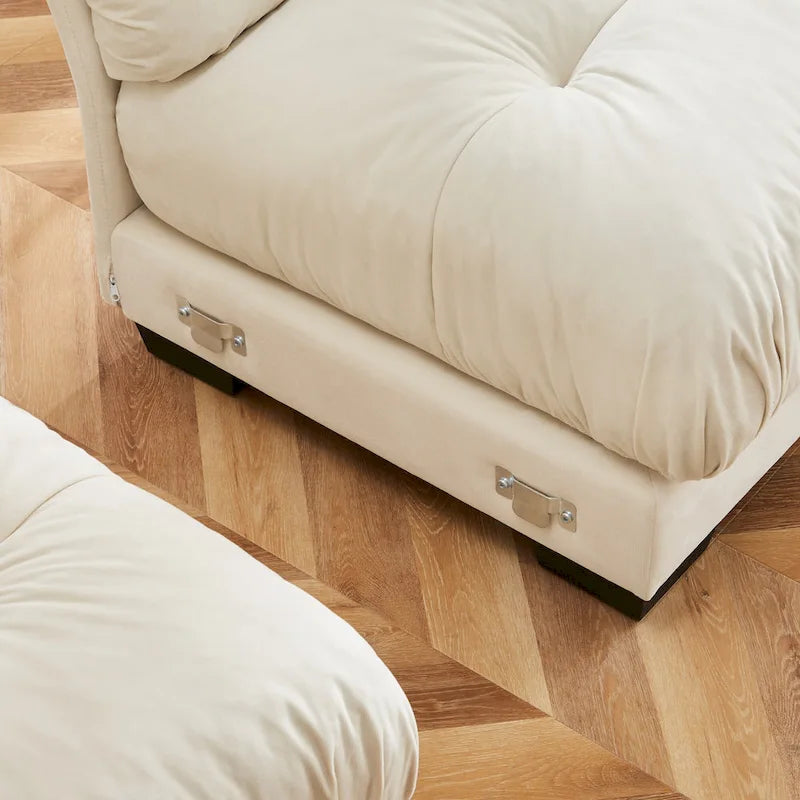 Modulares Ecksofa mit 2 Hockern, bezogen mit Samtstoff