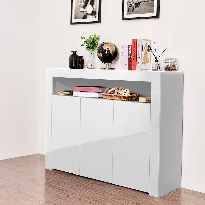 Sideboard mit Hochglanzoberfläche und LED-Beleuchtung