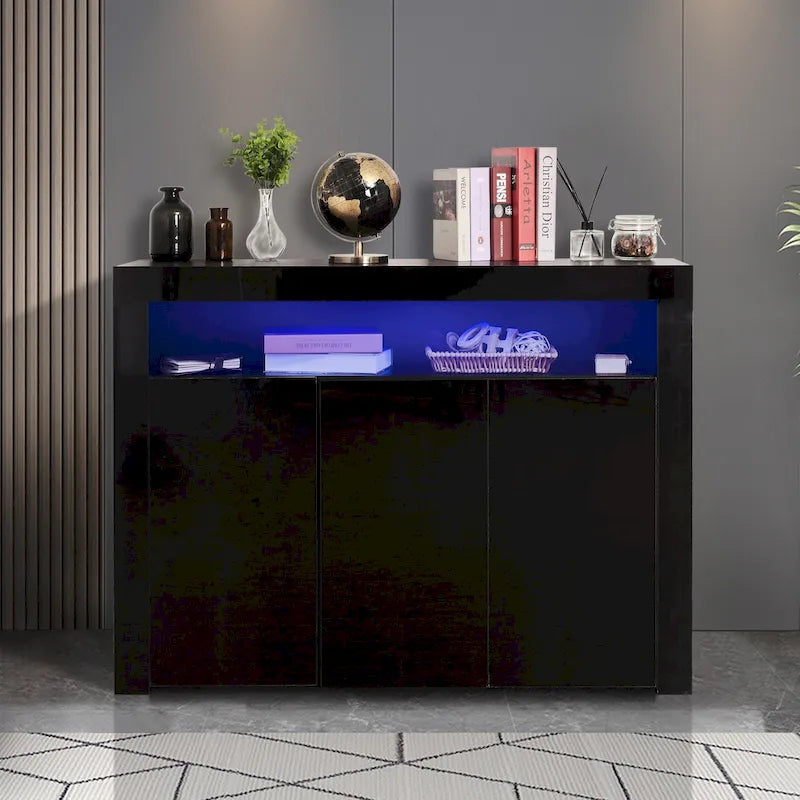 Sideboard mit Hochglanzoberfläche und LED-Beleuchtung