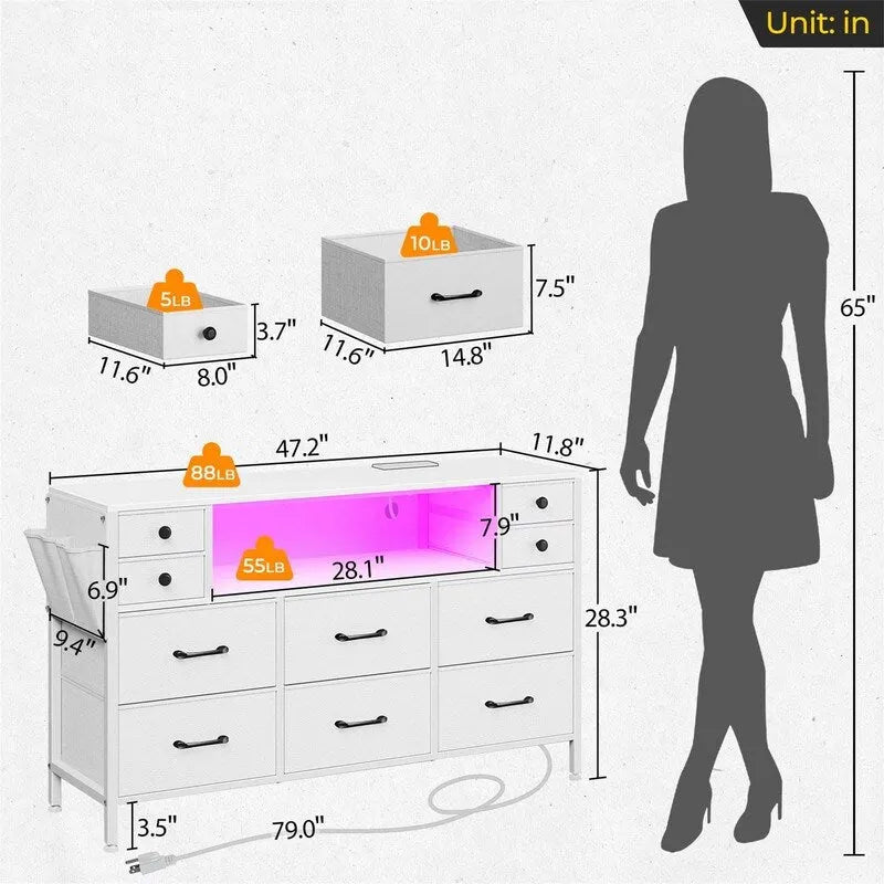 Kommode mit Steckdosen und LED-Leuchten