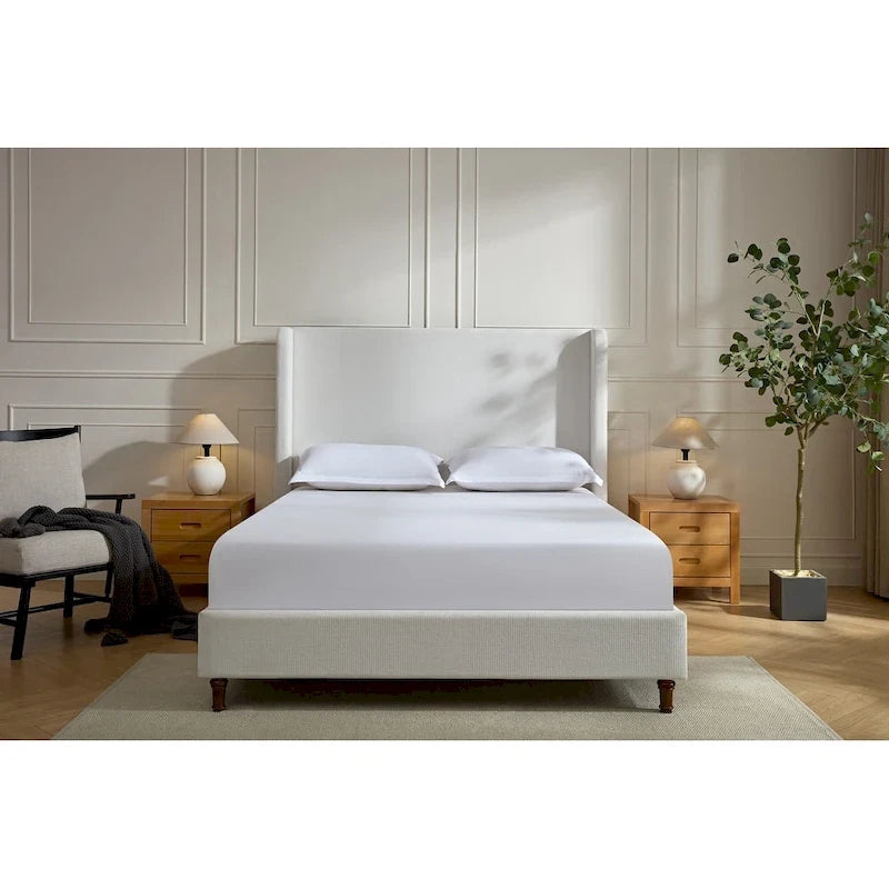 Lit rembourré avec tête de lit haute, style élégant et épuré