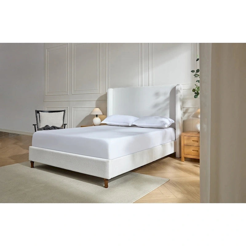 Lit rembourré avec tête de lit haute, style élégant et épuré