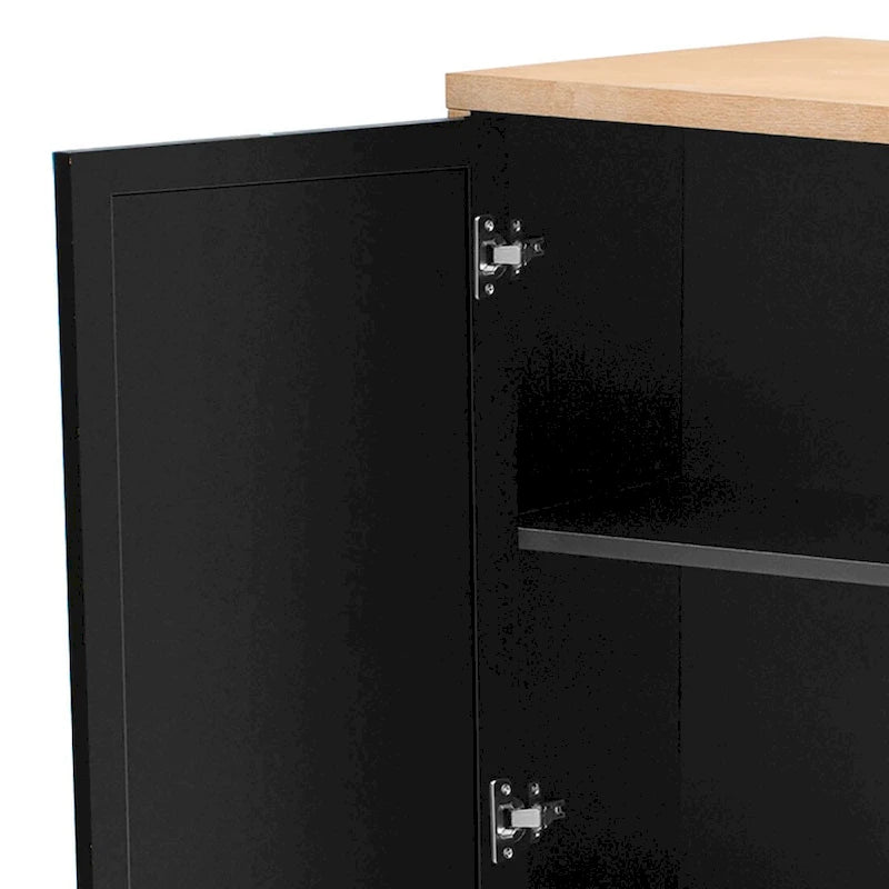 Modernes, elegantes Sideboard aus Holz mit drei Spiegelschranktüren